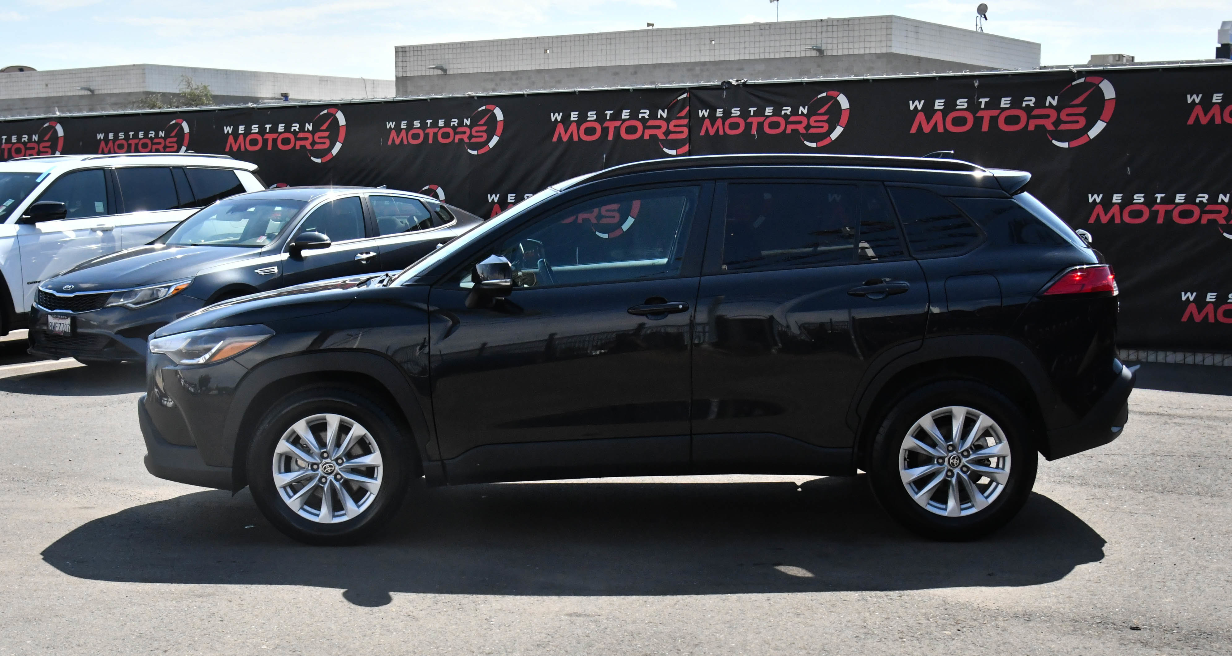 Used 2023 Toyota Corolla Cross LE image 4