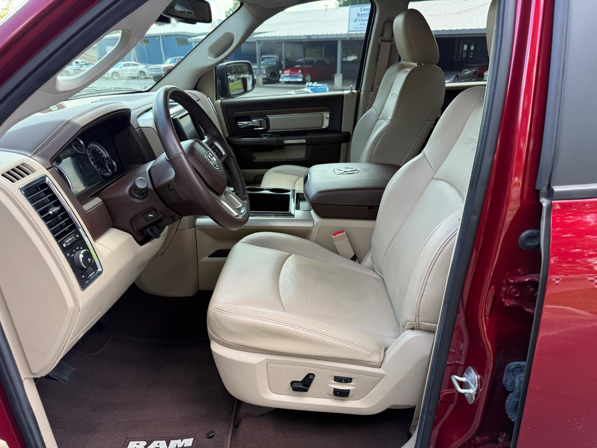 Used 2014 RAM 1500 Laramie w/ Convenience Group AWD/4WD image 2