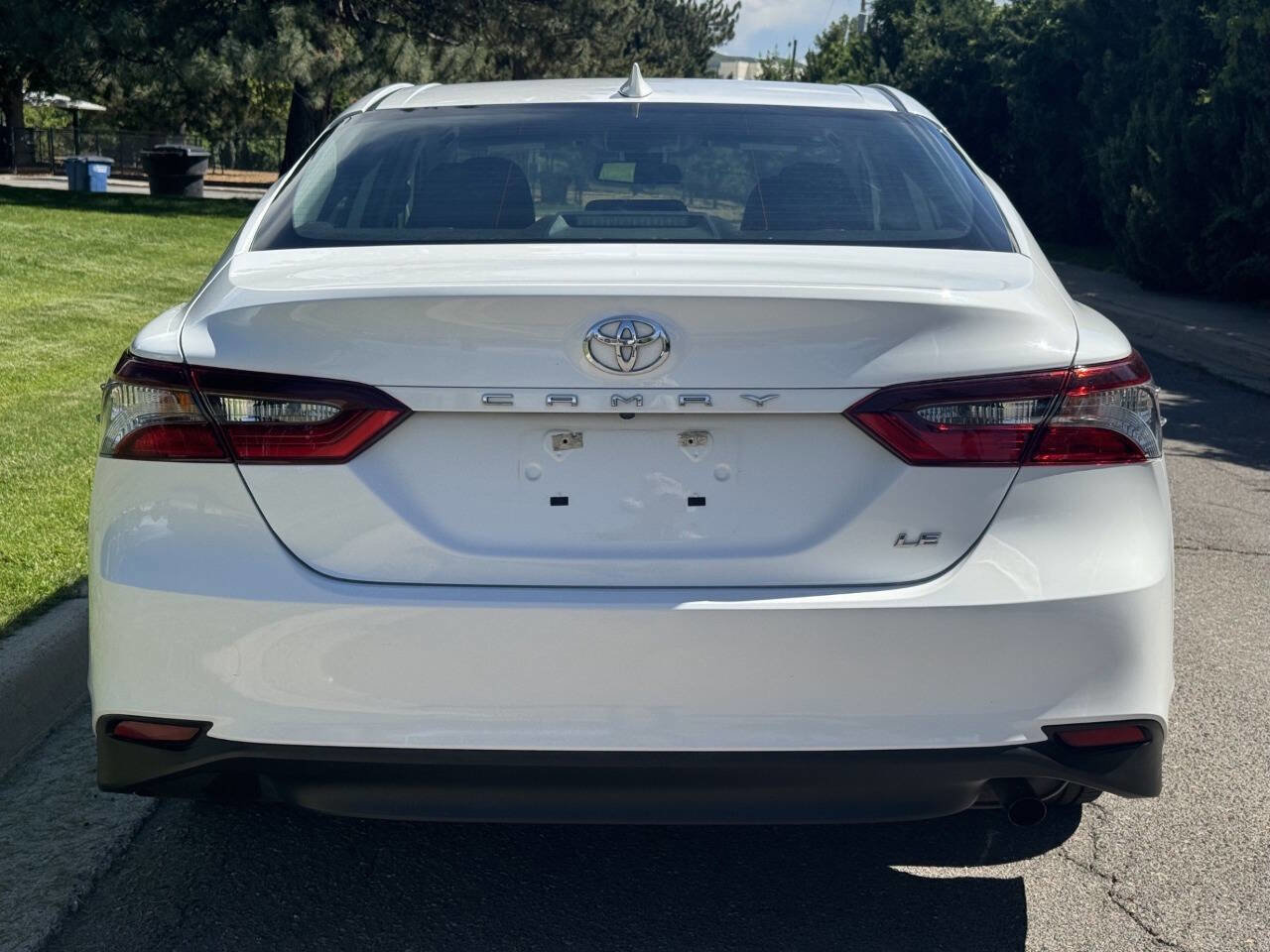 Used 2022 Toyota Camry LE FWD image 6