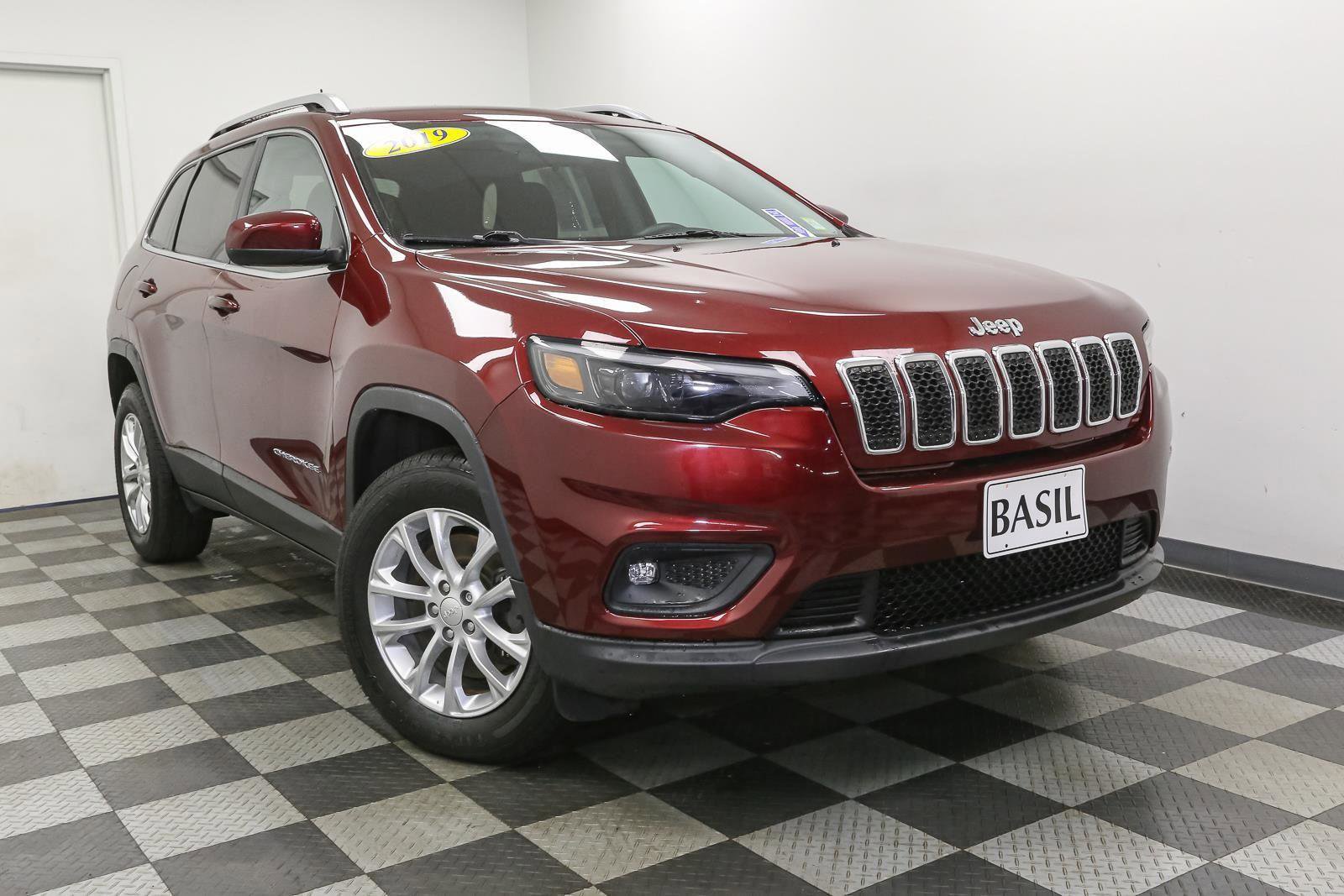 Used 2019 Jeep Cherokee Latitude w/ Popular Appearance Group AWD/4WD image 2