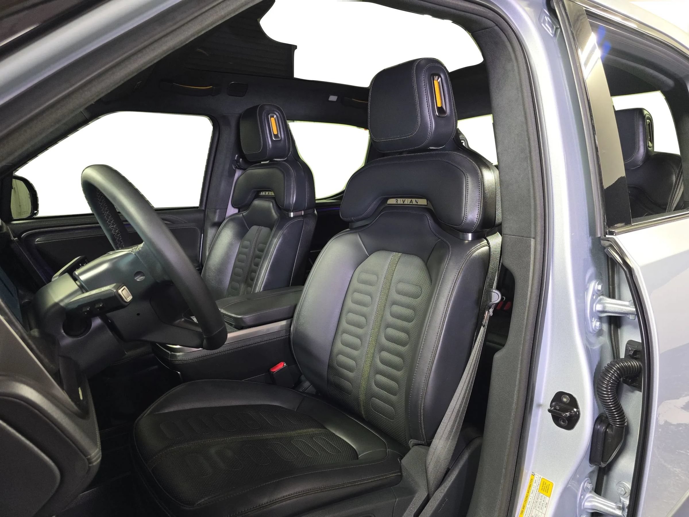 Used 2023 Rivian R1T Adventure AWD/4WD image 9