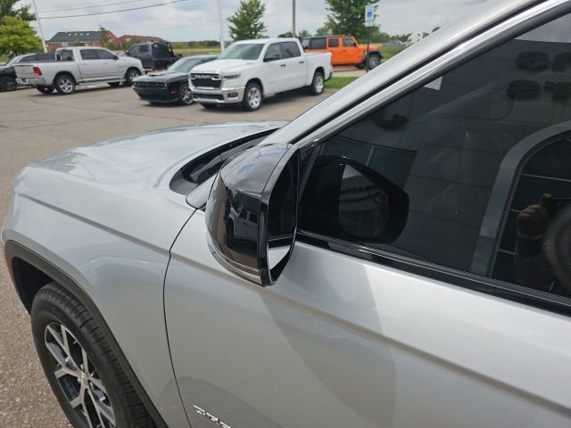 Used 2024 Jeep Grand Cherokee L Limited image 12