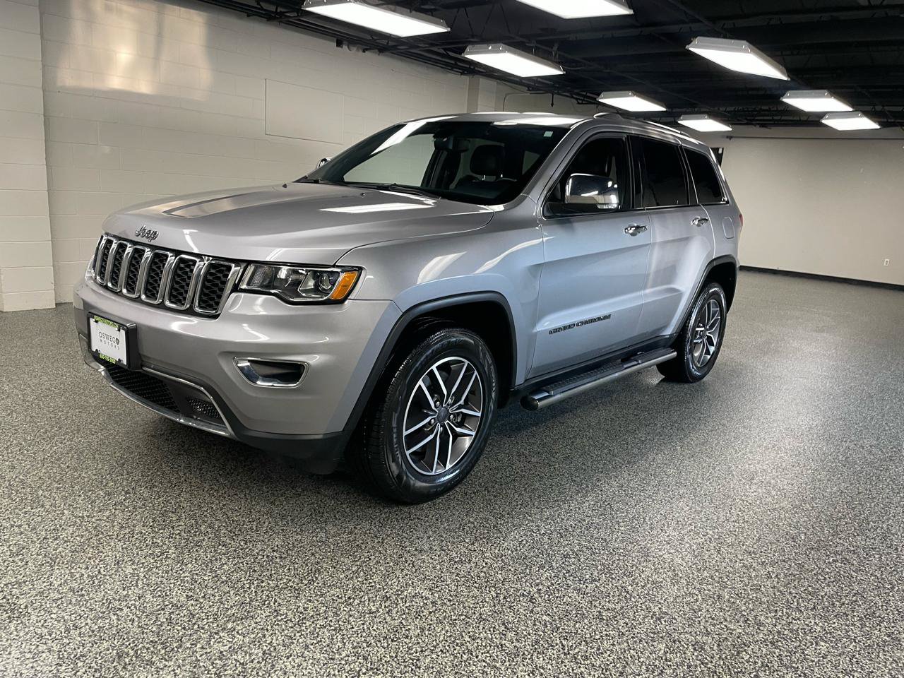 Used 2021 Jeep Grand Cherokee Limited AWD/4WD image 9