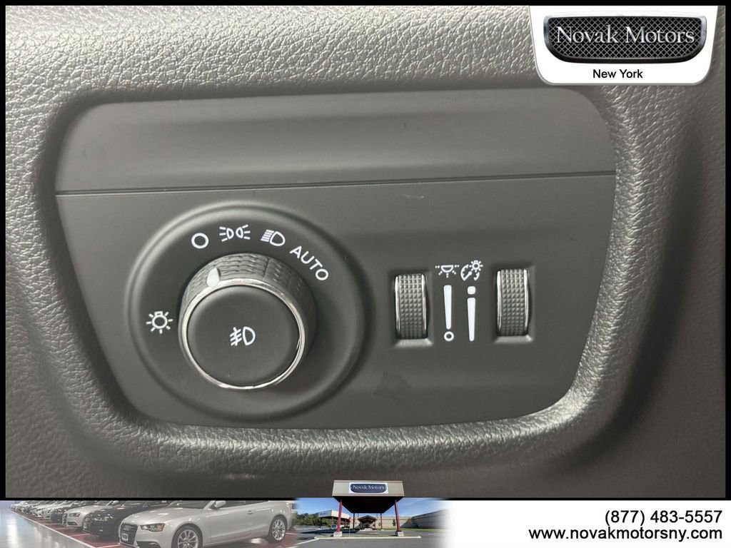 Used 2023 Jeep Grand Cherokee L Limited AWD/4WD image 17