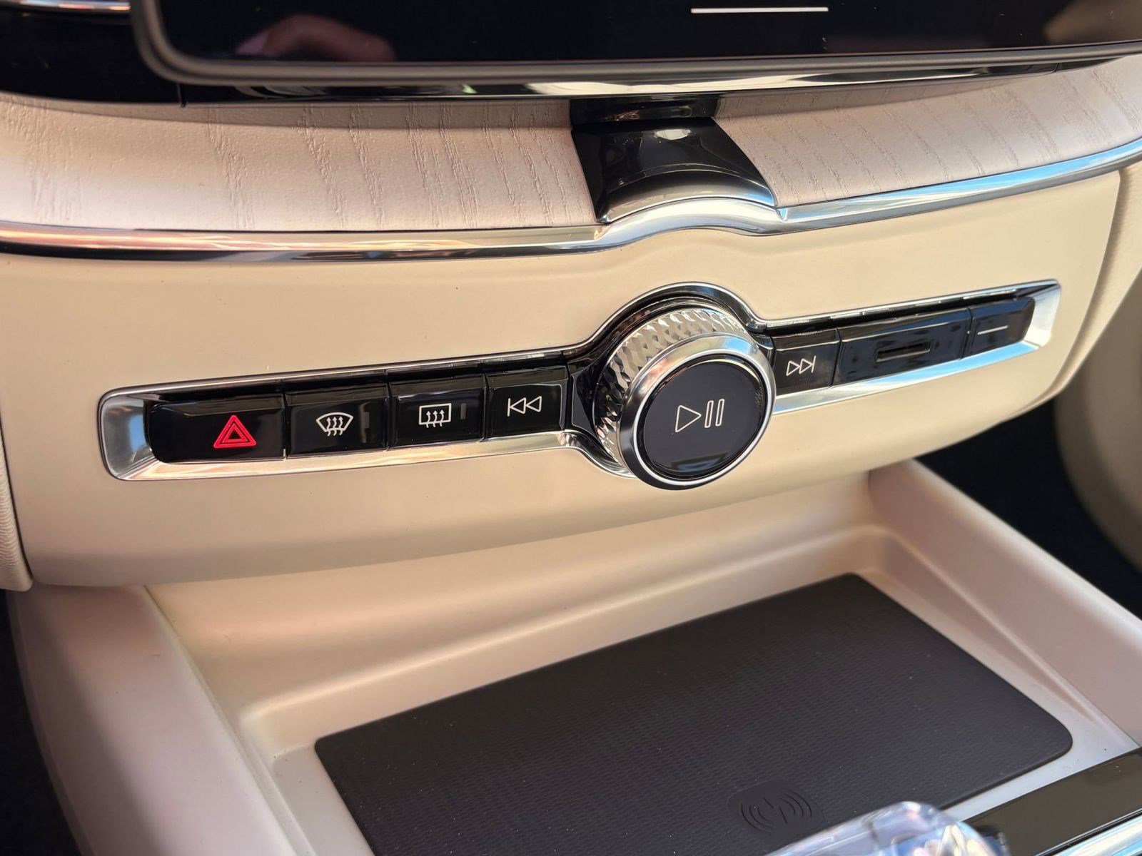 New 2026 Volvo XC60 B5 Ultra w/ Climate Package image 17