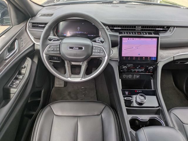 Used 2025 Jeep Grand Cherokee L Limited w/ Black Appearance Package AWD/4WD image 17