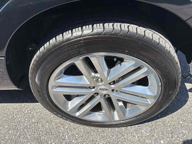 Used 2016 Ford Expedition EL Platinum image 12