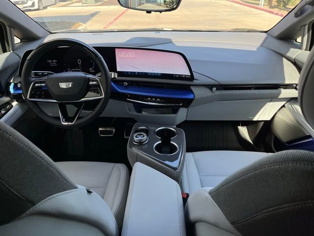Used 2025 Cadillac Optiq Luxury 1 image 15