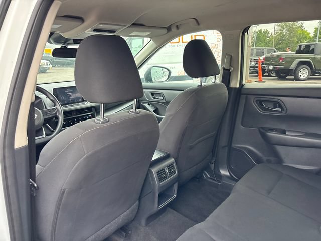 Used 2024 Nissan Rogue S FWD image 9