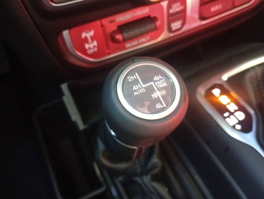 Used 2025 Jeep Wrangler Unlimited Rubicon image 33