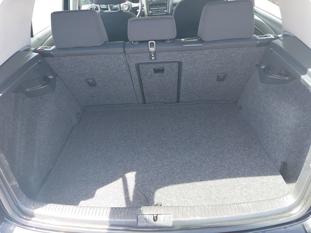 Used 2013 Volkswagen Golf 4-Door FWD image 11