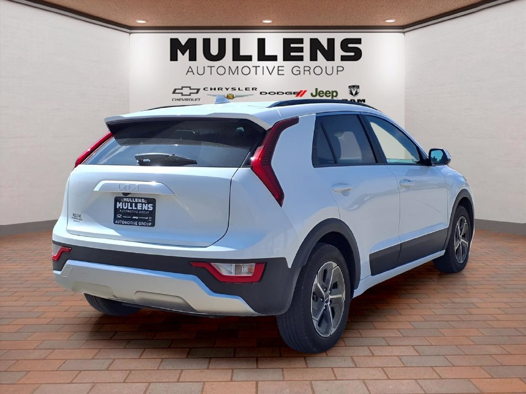 Used 2025 Kia Niro LX FWD image 5