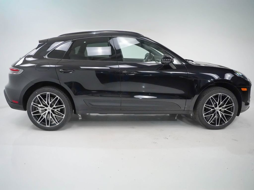 Used 2026 Porsche Macan AWD/4WD image 9