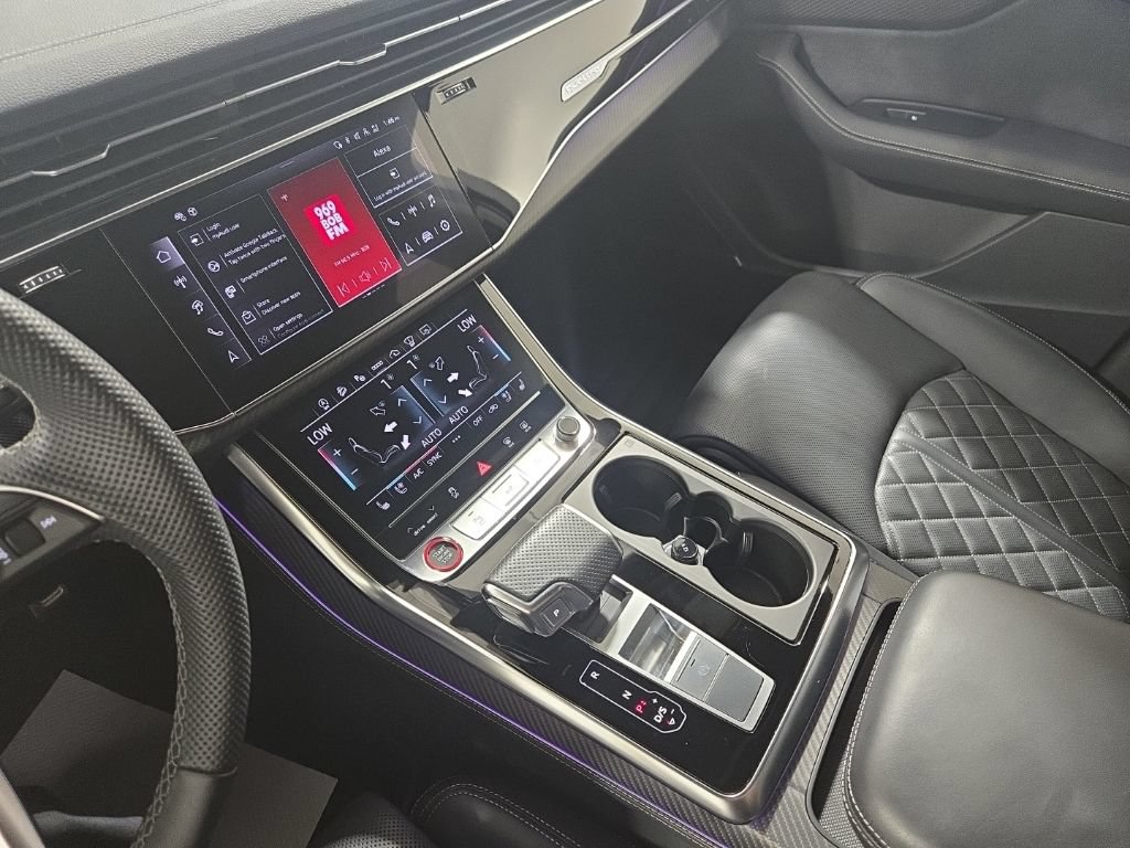 Used 2025 Audi SQ7 Prestige AWD/4WD image 9