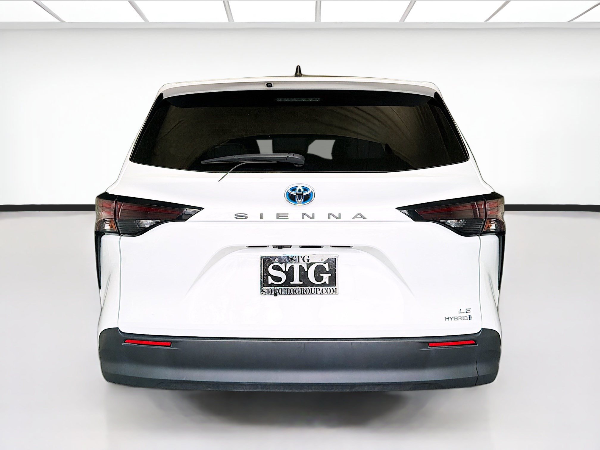 Used 2024 Toyota Sienna LE FWD image 5
