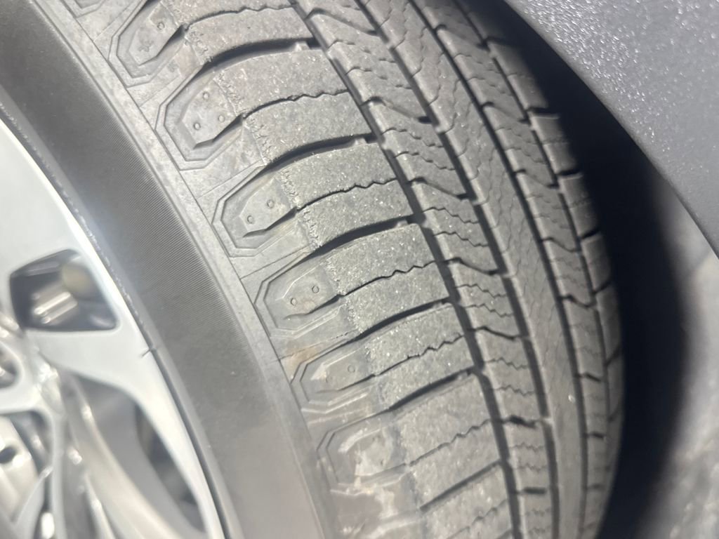 Used 2021 Buick Envision Essence FWD image 28