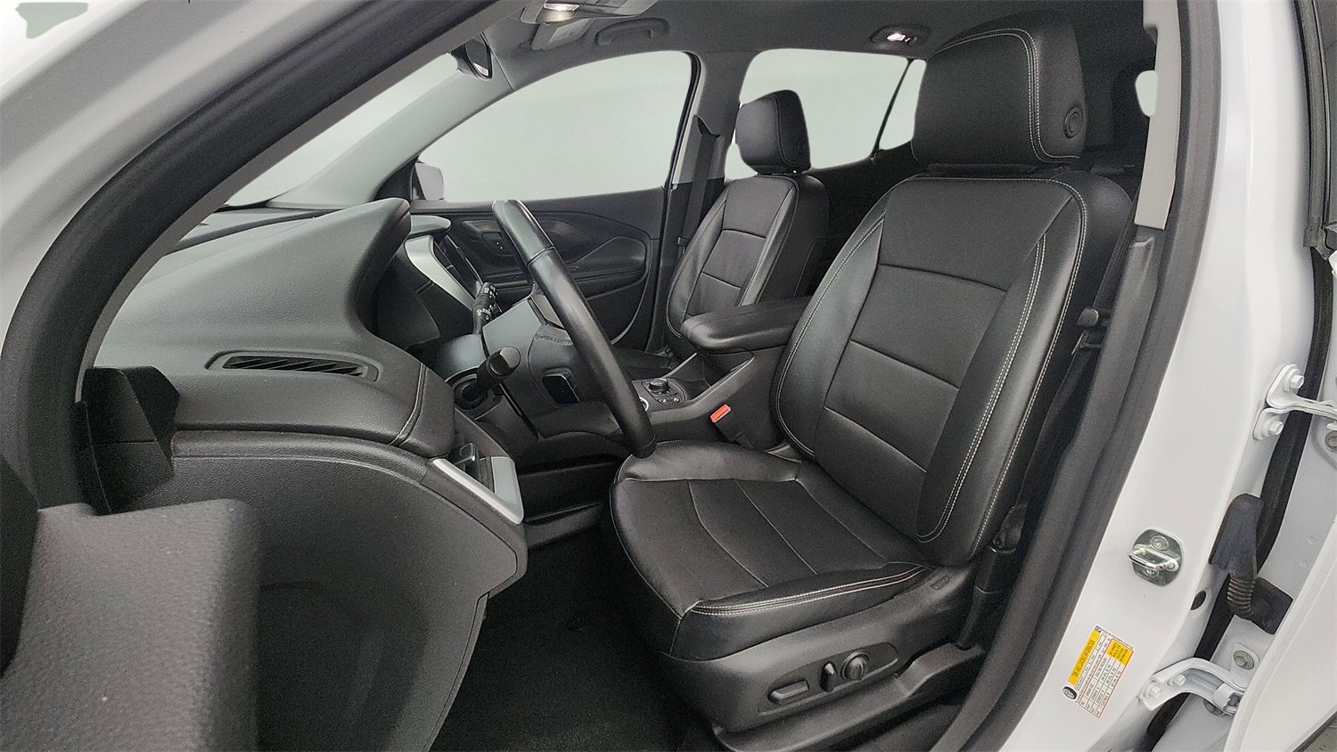 Used 2023 GMC Terrain SLT image 14