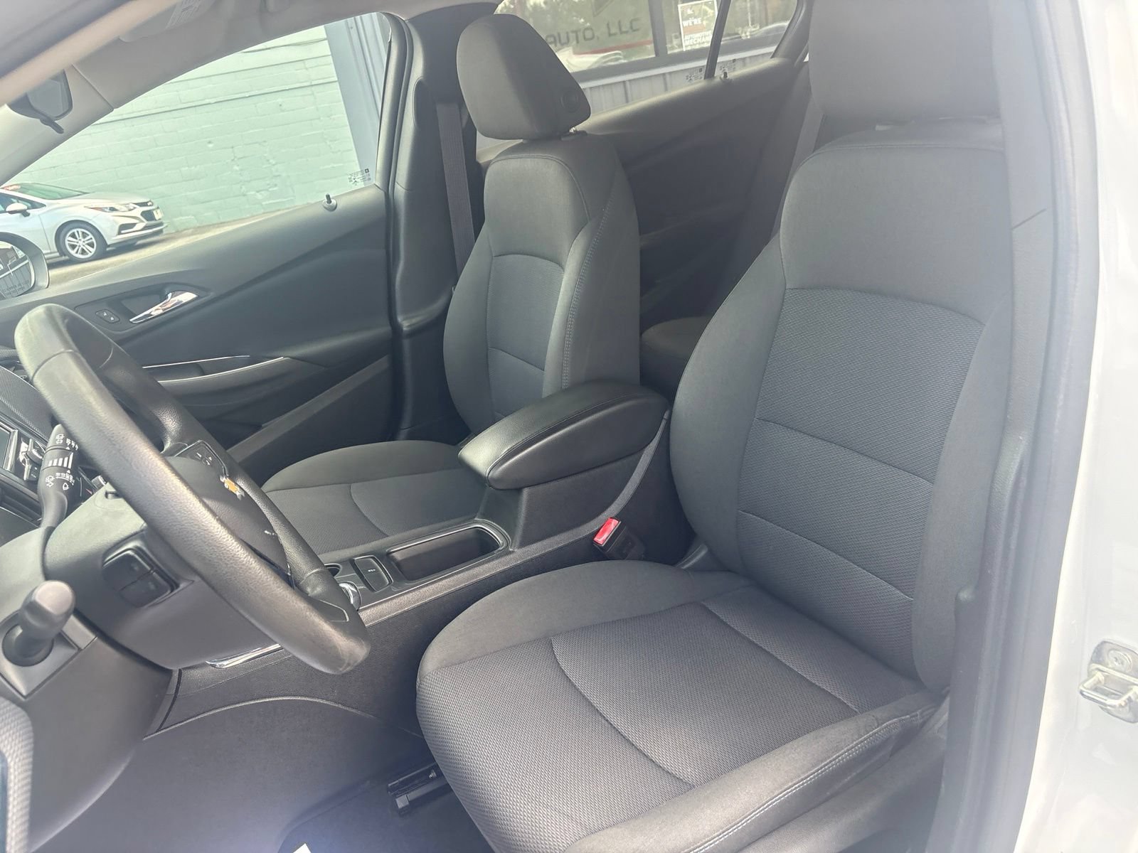 Used 2017 Chevrolet Cruze LT w/ Convenience Package FWD image 11