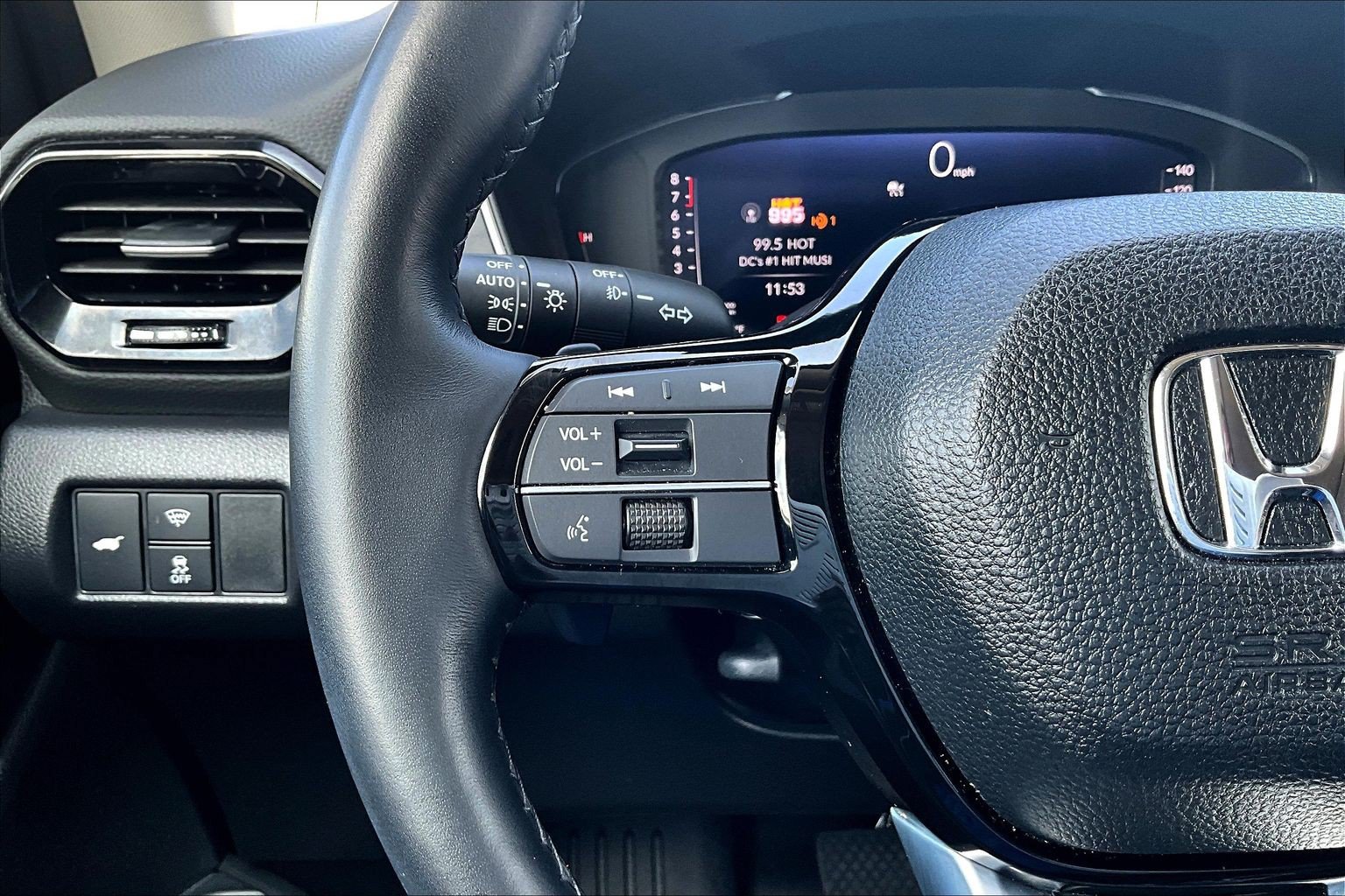 Used 2025 Honda Pilot Elite image 20