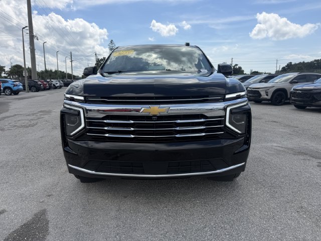 Used 2025 Chevrolet Suburban LT RWD image 12