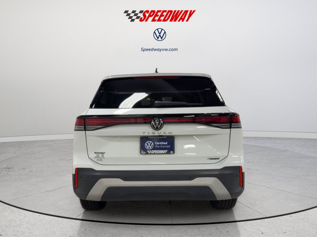 Used 2025 Volkswagen Tiguan SE AWD/4WD image 7