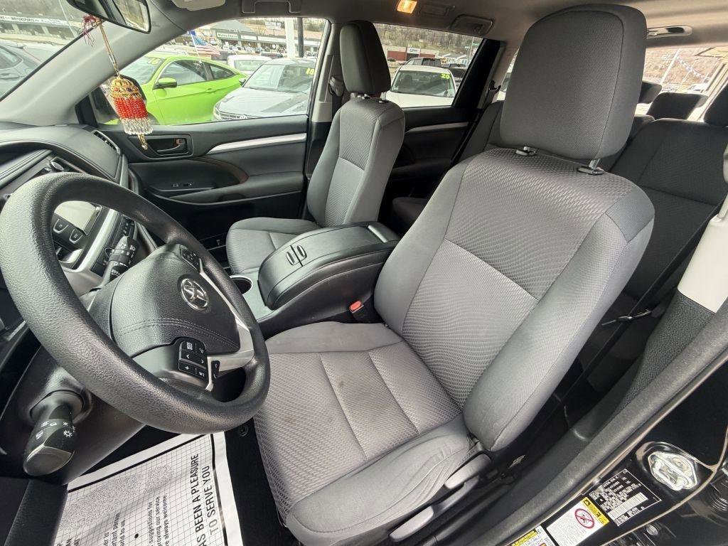 Used 2018 Toyota Highlander LE AWD/4WD image 10