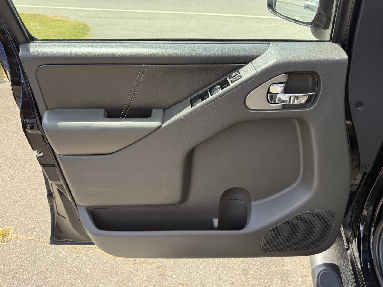 Used 2017 Nissan Frontier PRO-4X w/ Pro-4x Luxury Package image 24