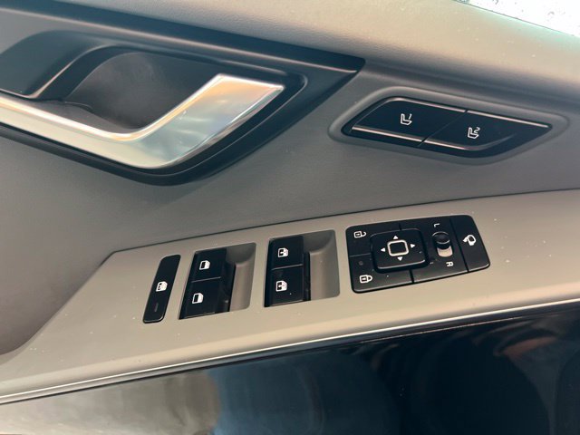 Used 2024 Kia Niro FWD image 12
