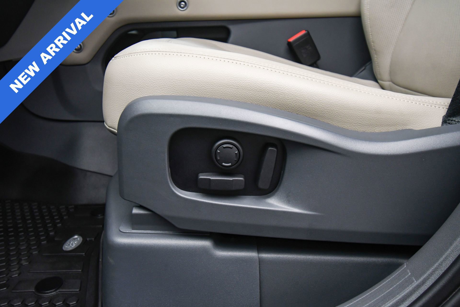 Used 2024 Land Rover Defender 110 S image 40