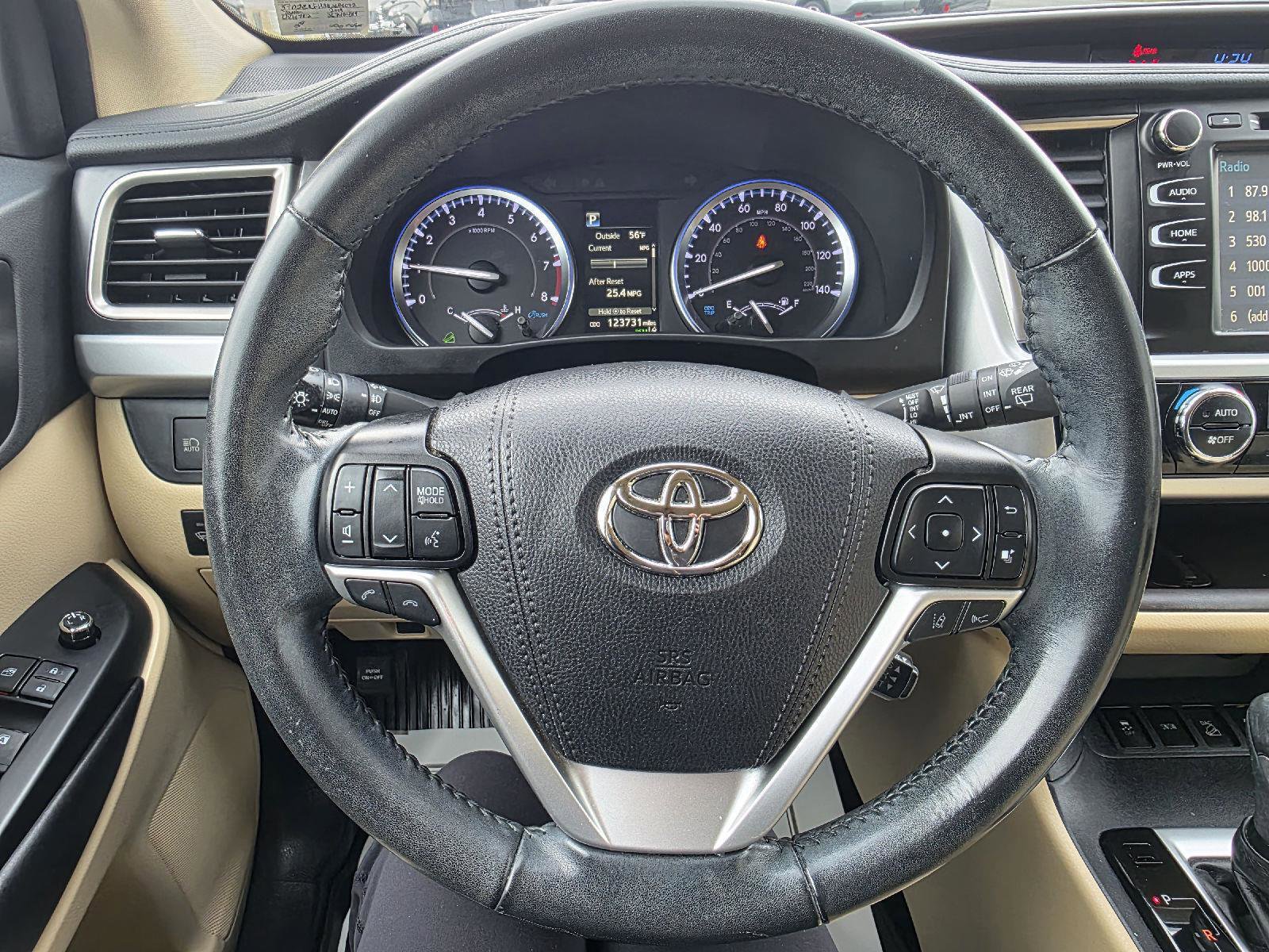 Used 2019 Toyota Highlander XLE image 17