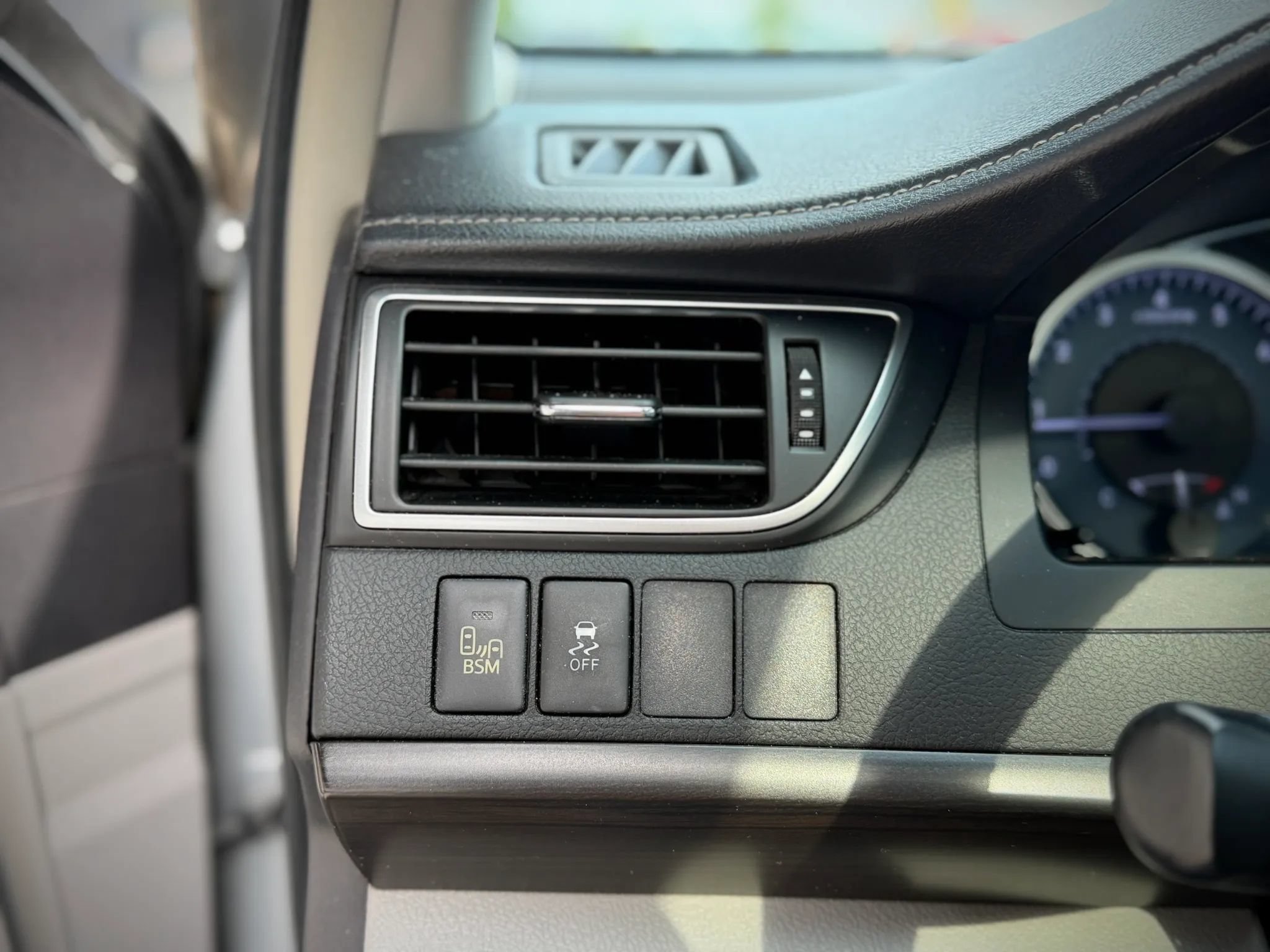 Used 2015 Toyota Camry XLE FWD image 8