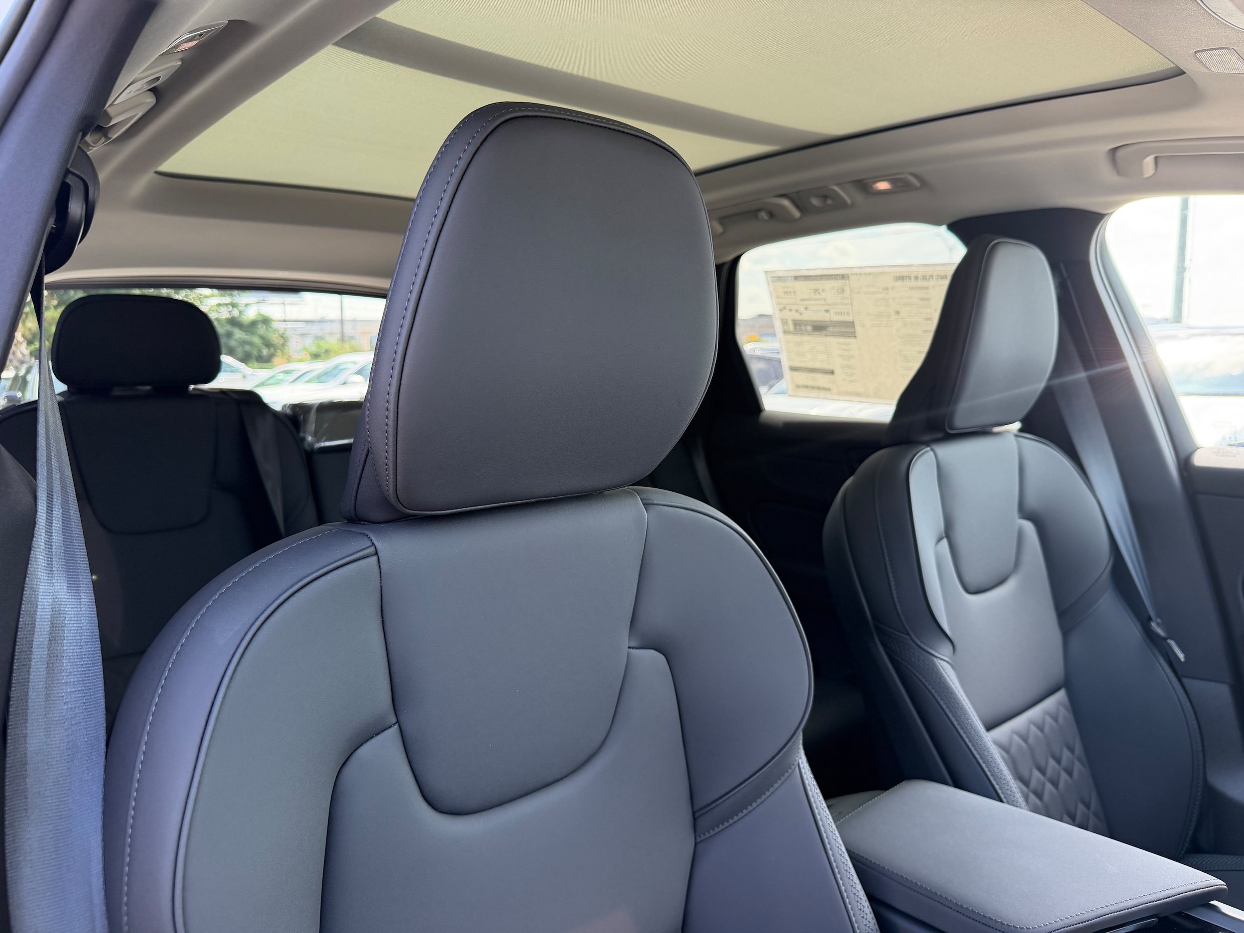New 2026 Volvo XC60 T8 Plus w/ Protection Package Premier AWD/4WD image 9