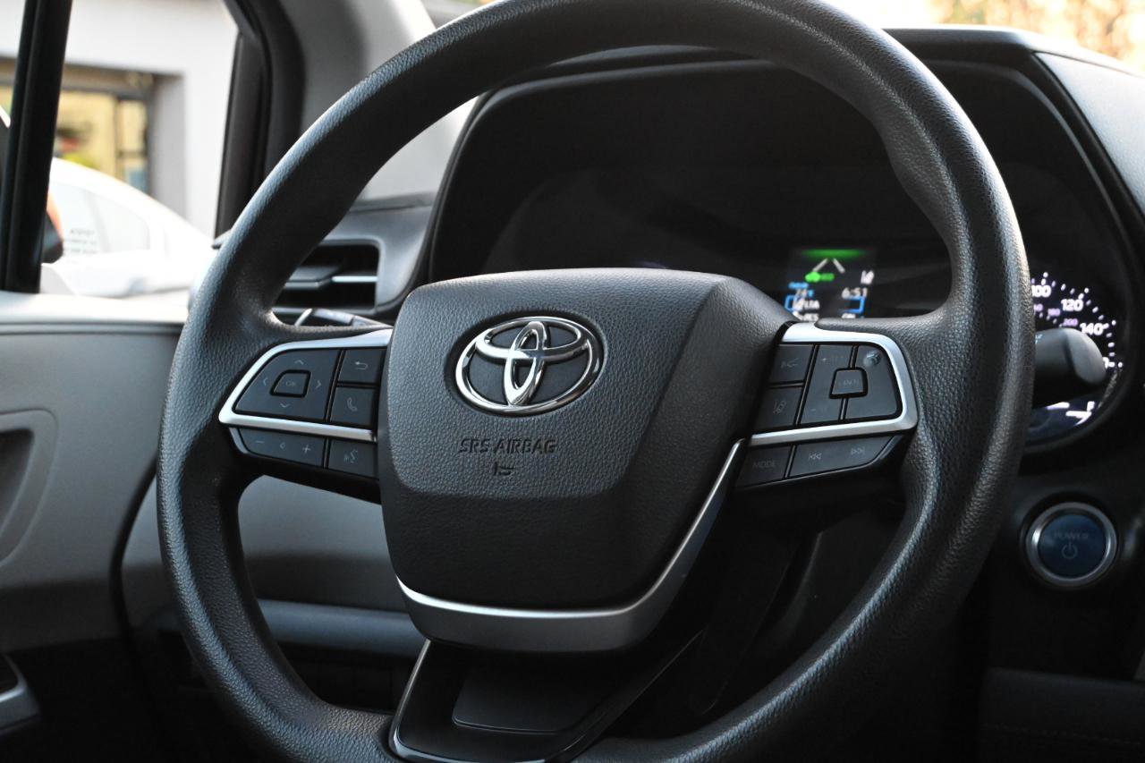 Used 2021 Toyota Sienna LE w/ LE Plus Package FWD image 25