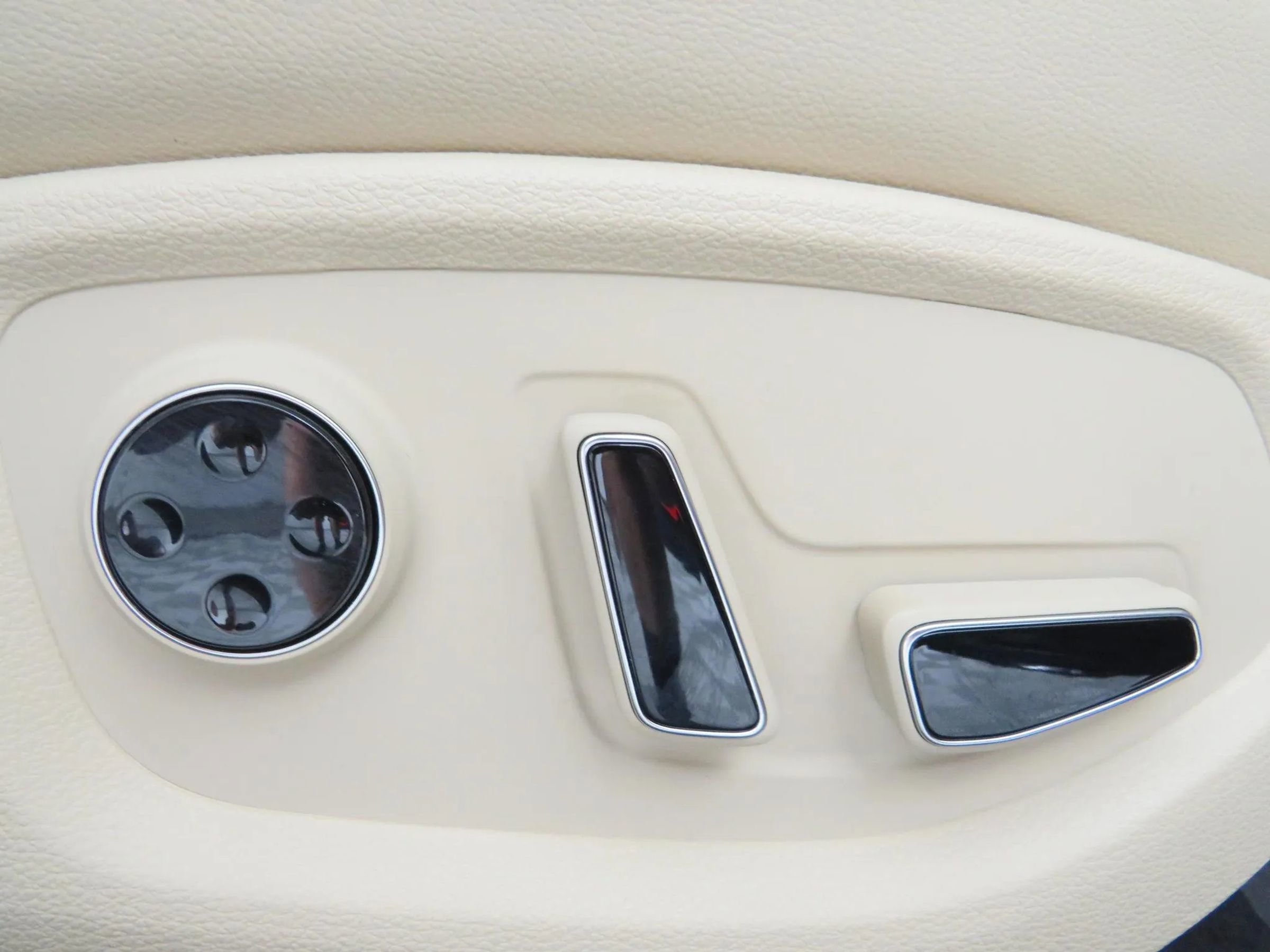 Used 2020 Genesis G80 3.8 image 39