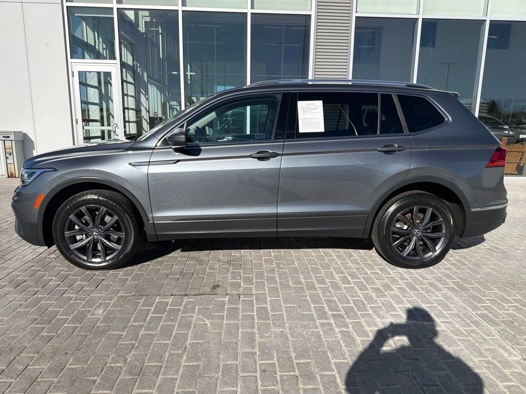 Certified 2022 Volkswagen Tiguan SE w/ Panoramic Sunroof Package image 3