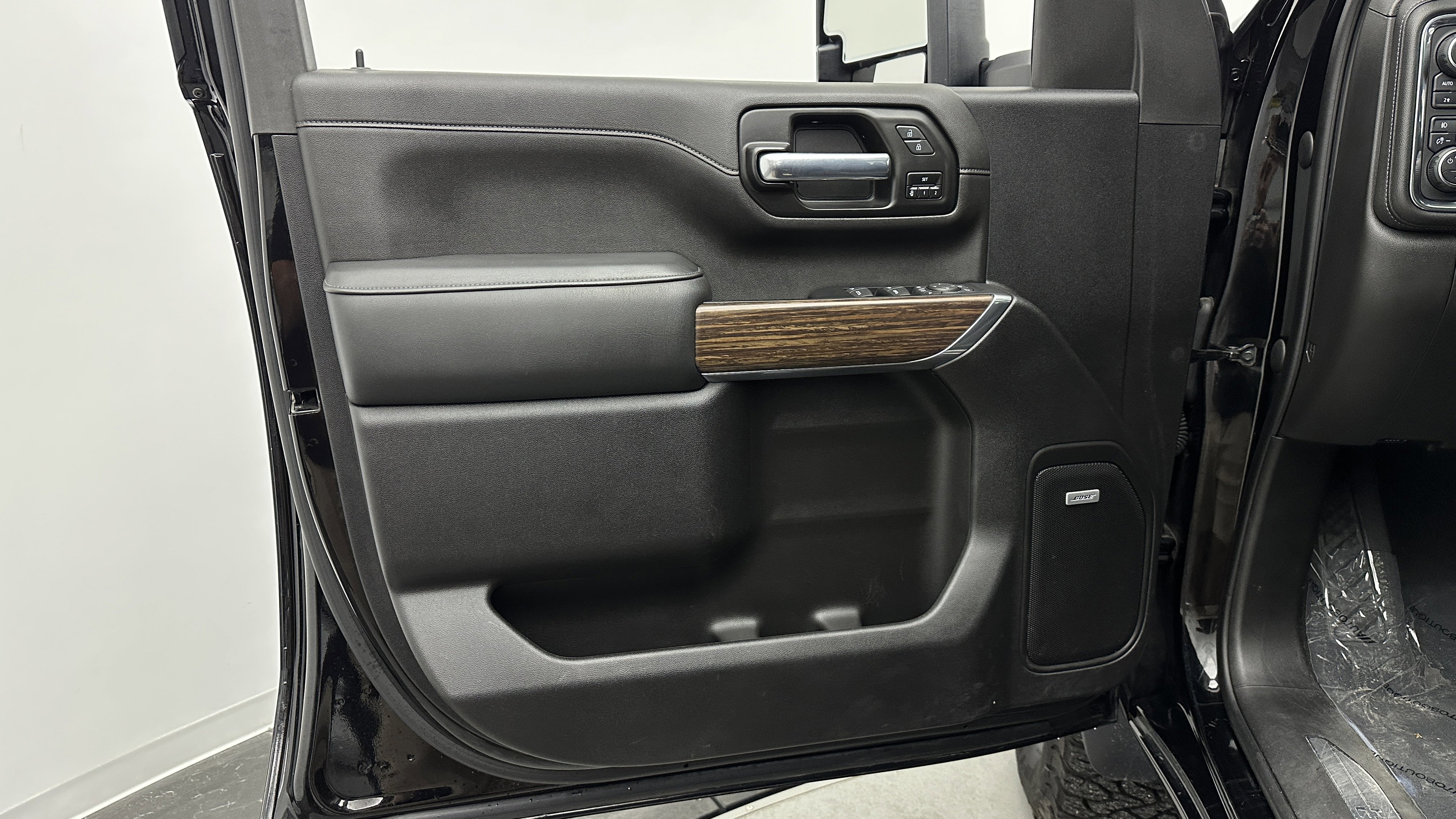 Used 2023 Chevrolet Silverado 2500 High Country w/ Z71 Off-Road Package image 21