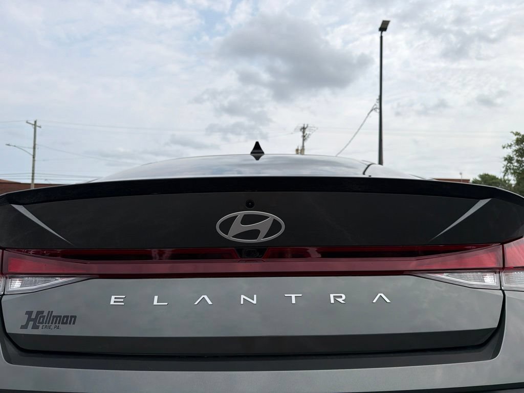 Used 2025 Hyundai Elantra Sport FWD image 10