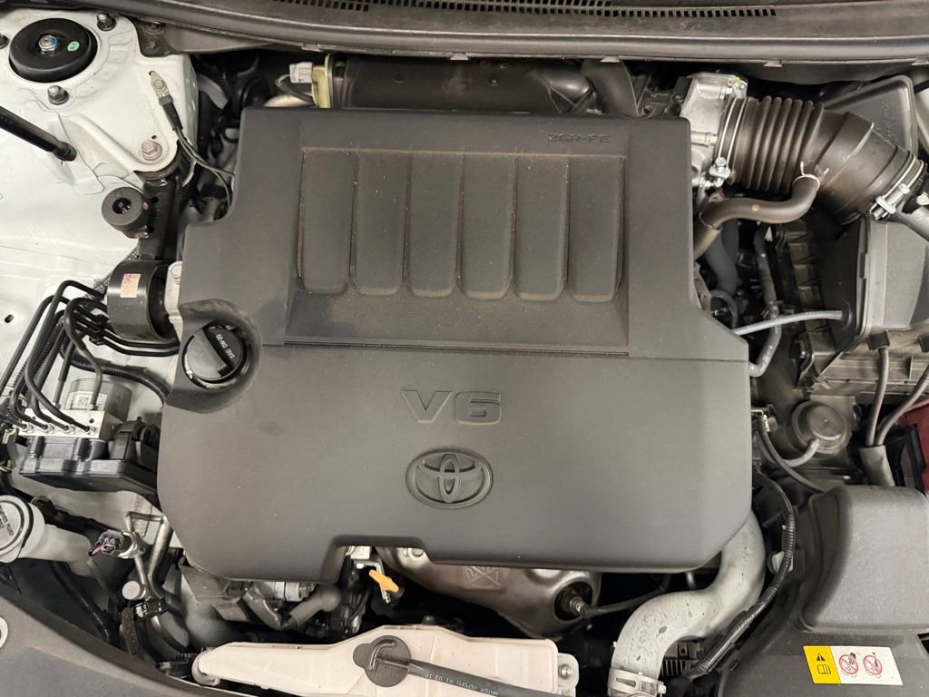 Used 2018 Toyota Avalon XLE Premium w/ All Weather Liner Package FWD image 9