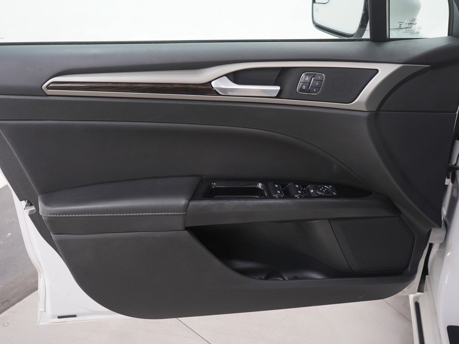 Used 2015 Ford Fusion SE w/ Equipment Group 202A image 18