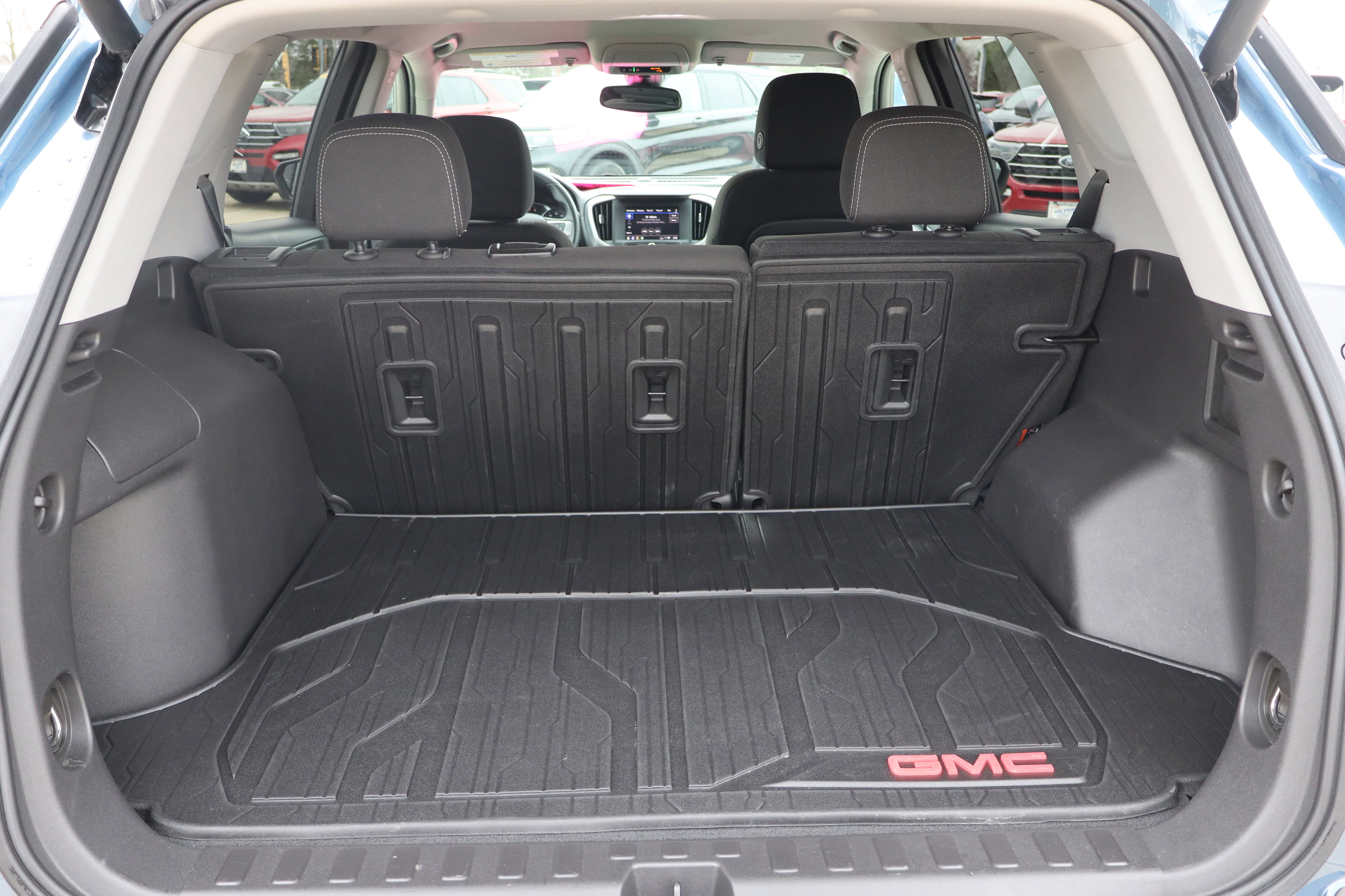 Used 2024 GMC Terrain SLE w/ Driver Convenience Package image 24