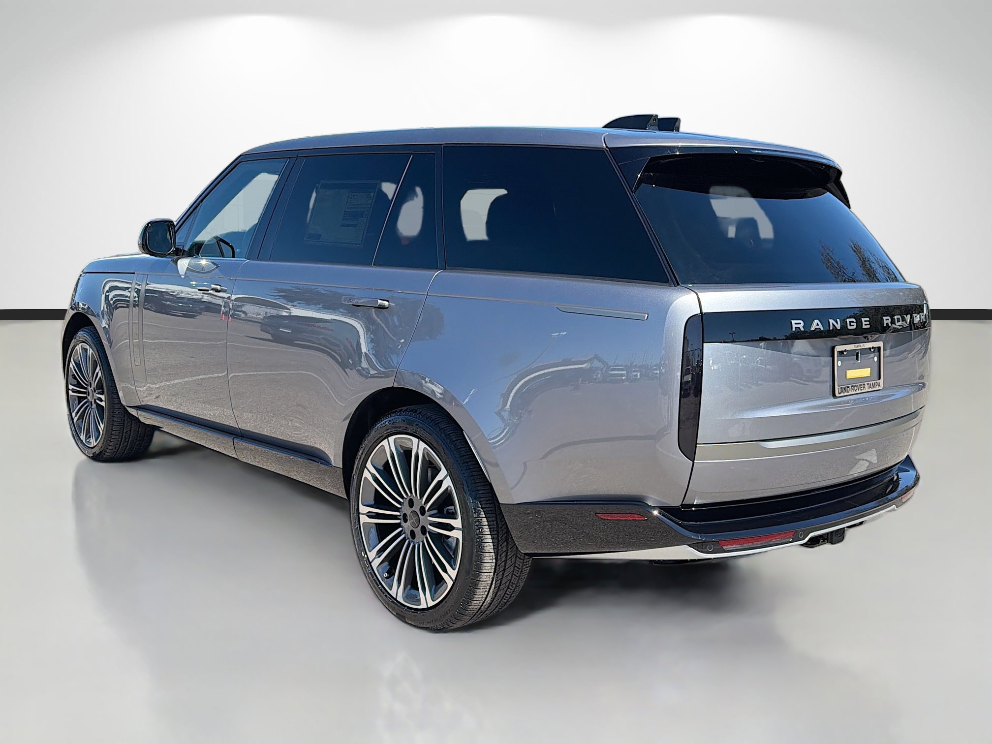 New 2026 Land Rover Range Rover Long Wheelbase SE image 3