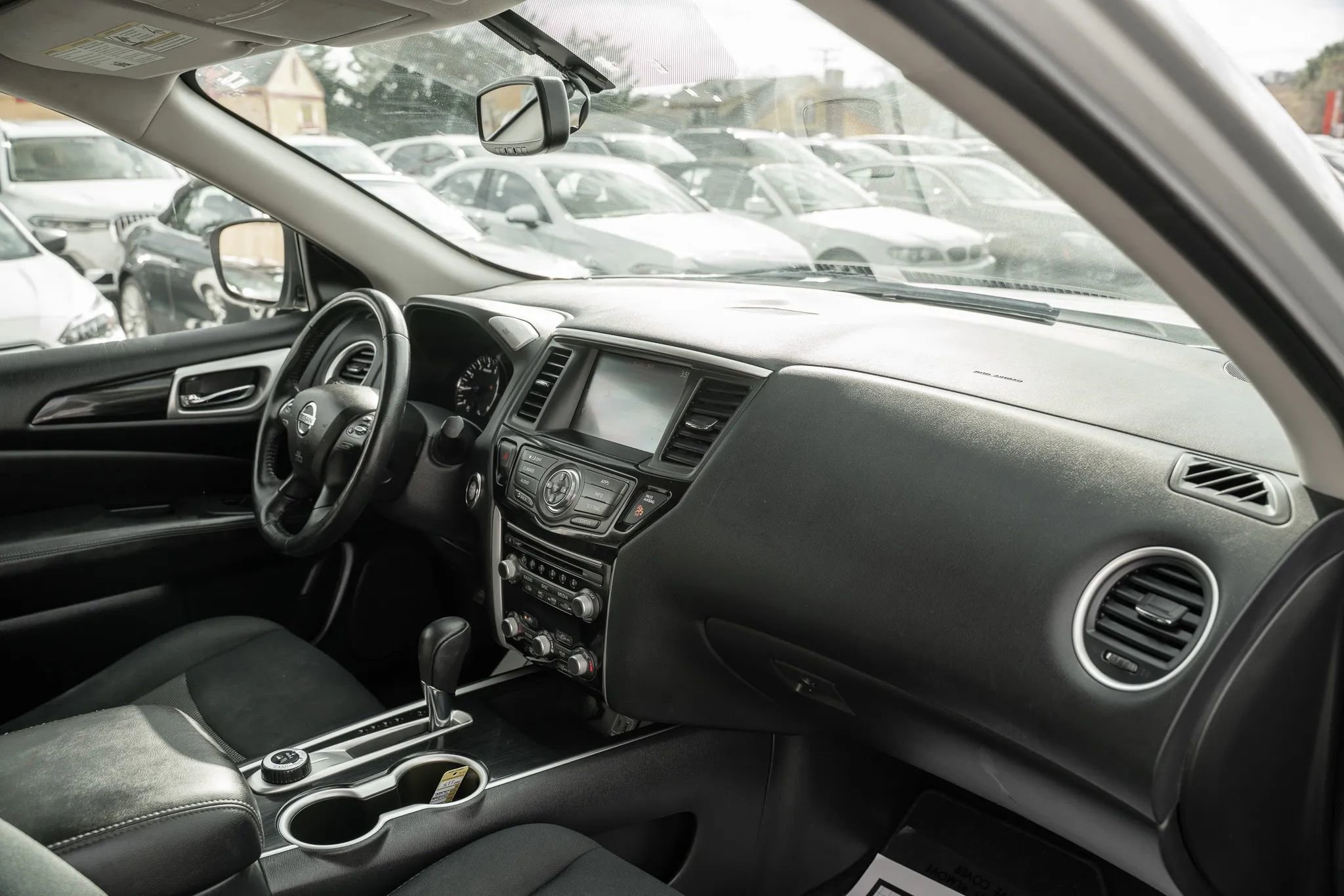 Used 2019 Nissan Pathfinder SV image 14