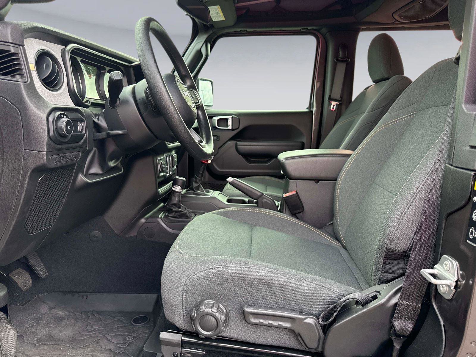 Used 2025 Jeep Wrangler Sport image 14