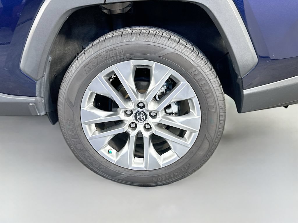 Used 2019 Toyota RAV4 Limited w/ Cold Weather Package AWD/4WD image 34