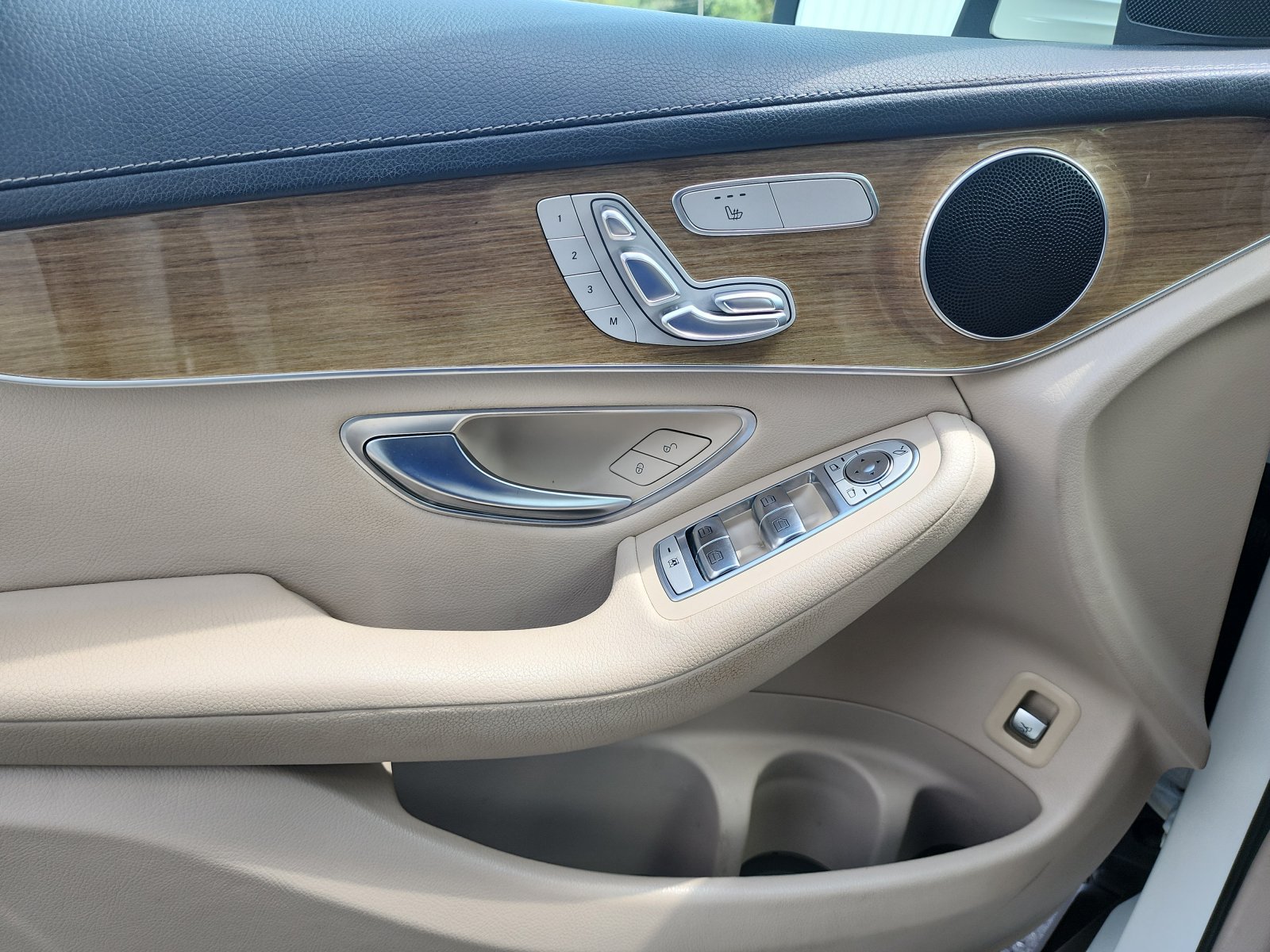 Used 2019 Mercedes-Benz GLC 300 image 18