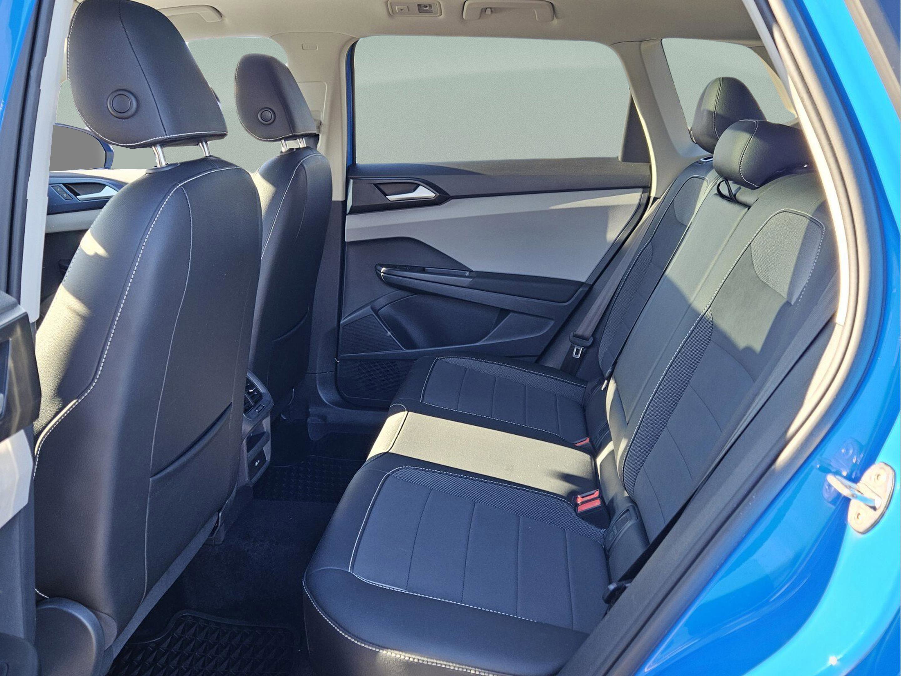 Used 2022 Volkswagen Taos SE w/ Panoramic Sunroof Package image 13