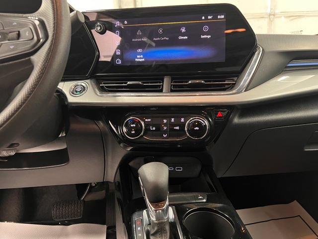 Used 2025 Chevrolet Trax LT FWD image 36