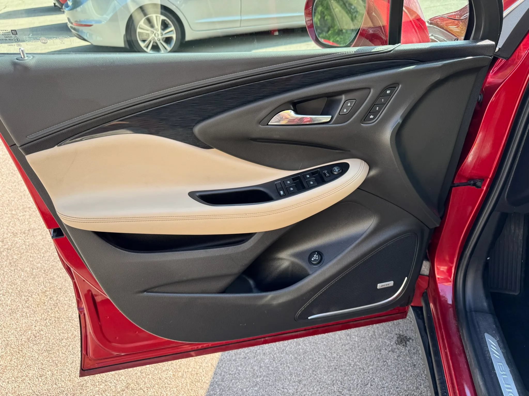 Used 2018 Buick Envision Premium w/ Driver Confidence Package AWD/4WD image 14
