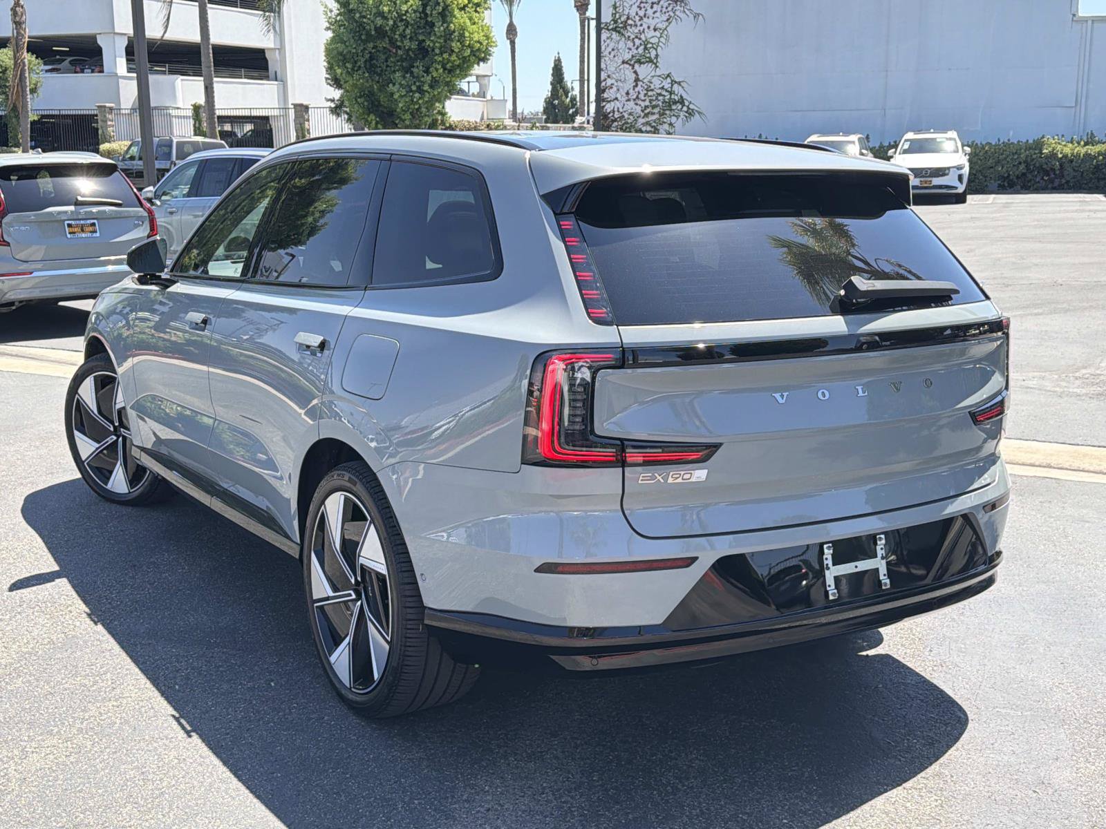 Certified 2025 Volvo EX90 Ultra AWD/4WD image 7