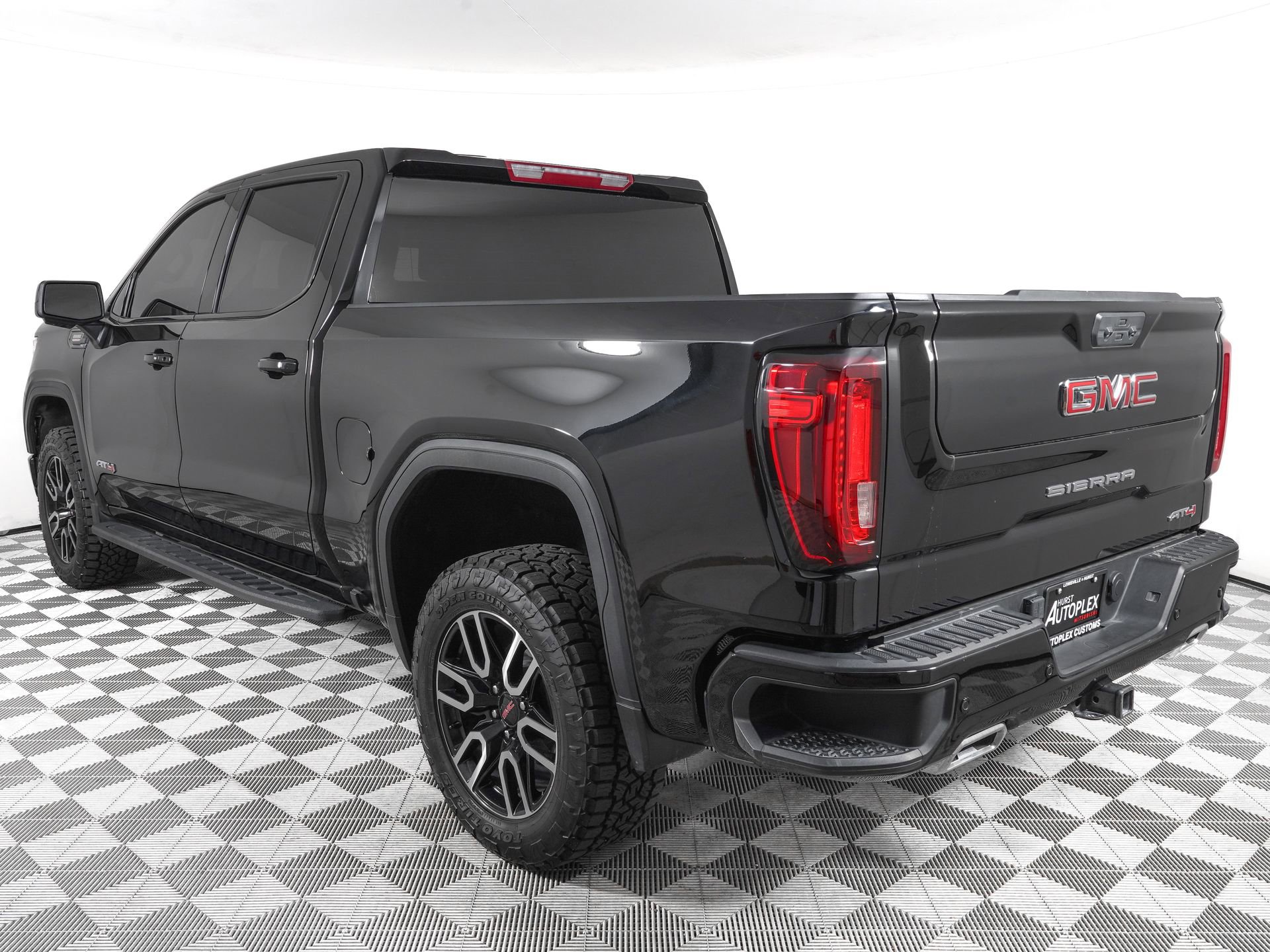 Used 2025 GMC Sierra 1500 AT4 AWD/4WD image 8